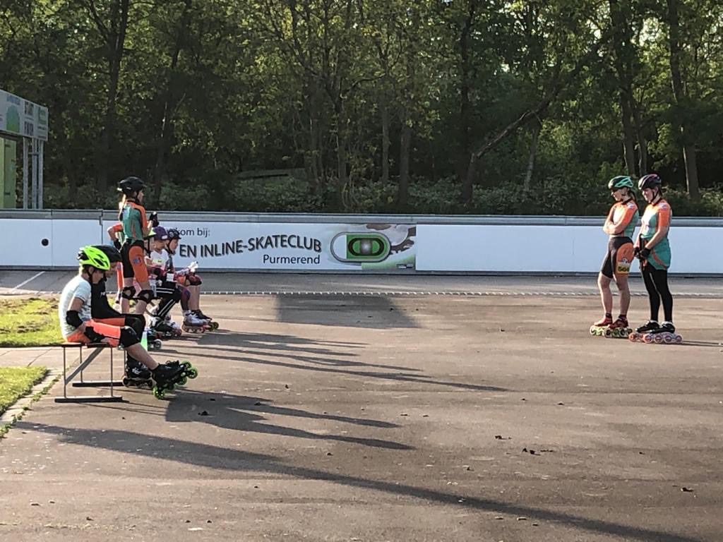 Gevorderden groep op de piste.